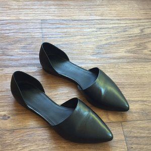 Vince "Nina" Black Flats in Size 6